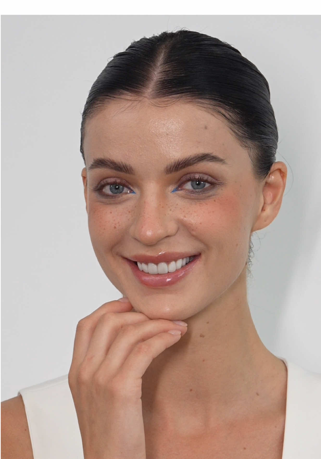 steps for a clean girl look 🤍✨ achieve that effortless glow with our must-have allso essentials, from our primer to our new blue eye-liner, we’ve got you covered! 🦋 #makeup #cleangirllook #makeuptutorial 