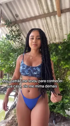 Meu patrão me levou para conhecer sua casa, ele me mima demais 