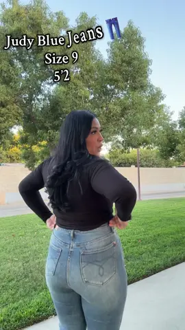 Tummy control jeans are my favorite especially as a mom of 3 C-section #tummycontroljeans #judybluejeans #midsizefashion #size9 #stretchyjeans 