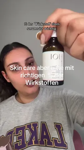 0,3% retinal is das höchste was in einem Serum frei verkäuflich drin sein darf. Alles drüber muss vom Hautarzt verschrieben werden. #retinal #vitamincserum #serum #skincare 