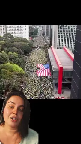 apoiadores de Bolsonaro estendem a bandeira dos EUA na Paulista 