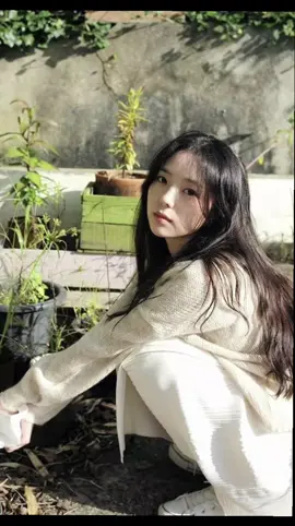 Aku tidak tahu, kenapa aku sakit, ketika aku harus membaca komentar-komentar buruk, yang dituliskan mereka untukmu, Aku juga tidak mengerti kenapa bisa mereka sampai seperti itu? Apa yang dilakukan Soobin kepada kalian? Apa dia melakukan kesalahan? Sampai kalian harus mencela Soobin kami? Ini sangat tidak adil, bahkan ini sangat menyakitkan untuk saya. Tolong, jangan mengganggu Soobin, dan biarkan dia fokus dengan aktivitasnya 🧚 #chaesoobin #Saju #chaesoobin #whenthephonerings #YooChae 