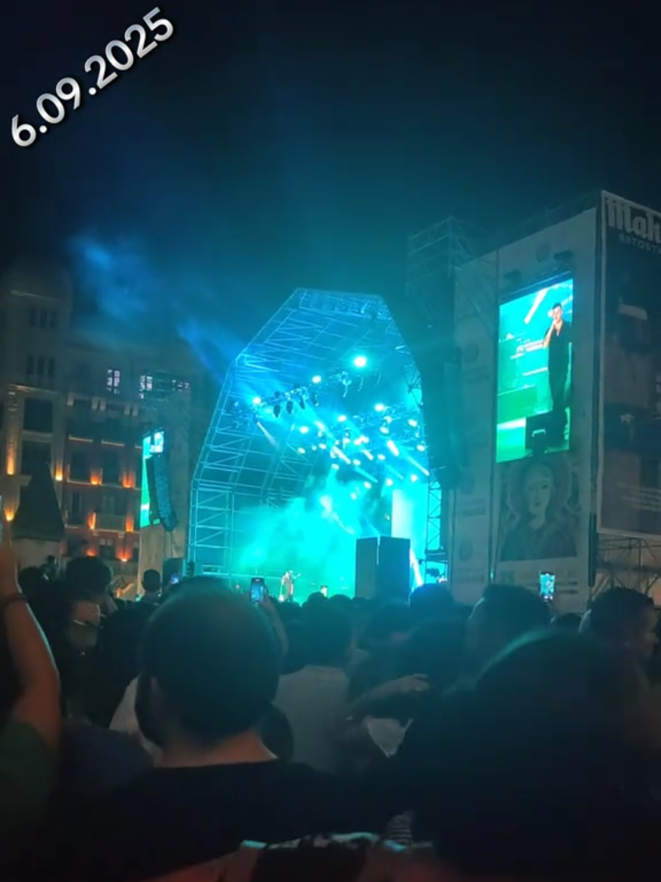 Tuve que cambiarme de vestido 😭 #fyp #❤️ #concierto 