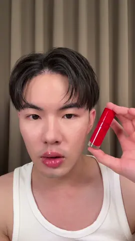 ที่สุดลิปออยล์ ก็ต้อง clarins lip oil สี iconic red คือต้องเก็บ!