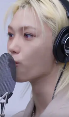 His voice just hits different. #skz #straykids #felix 