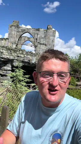We’re back in Universal Islands of Adventure 😍 Who else loves Hagrid’s? #universalorlando #universalorlandoresort #islandsofadventure #orlando #florida 