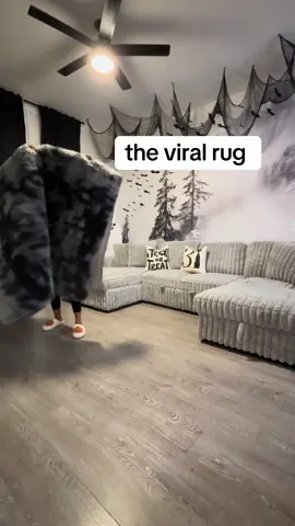 Get yours before it’s sold out 🖤🖤  #rug #softrug #livingroomideas #luxuryhomes 