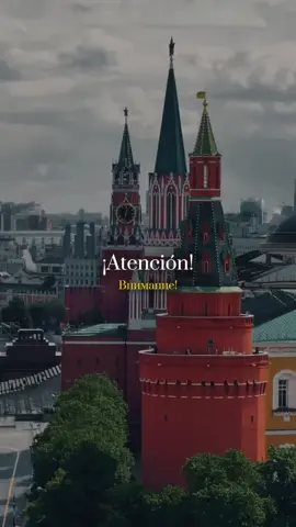 Moscú es una ciudad que nunca duerme, una ciudad de contrastes y posibilidades infinitas. Aquí, las catedrales antiguas se unen con rascacielos ultramodernos, parques tranquilos con avenidas bulliciosas y una rica historia con un presente dinámico. Moscú es una ciudad que inspira, sorprende y permanece para siempre en el corazón!🇷🇺♥️ #russia #rusia #moscow #moscú #redsquare 