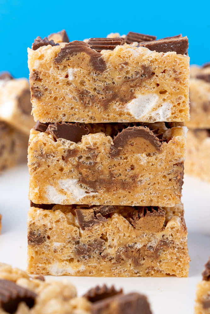 These peanut butter cup Rice Krispie treats are loaded with gooey marshmallow, creamy peanut butter, melty chocolate, and chopped Reese’s. No bake, no fuss, all the yum! Recipe on cakemehometonight.com!