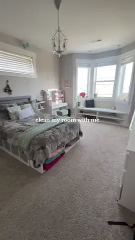 clean my room with me! #cleaning #room #cleanmyroom #bedroom #messy 
