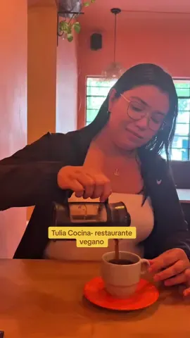 Un lugar vegano con un Napoleón y una pizza espectacular✨ Tulia Cocina fue una gran sorpresa💚 #dulcemania #restaurantevegano #veganpizzafest #restaurantemedellin 