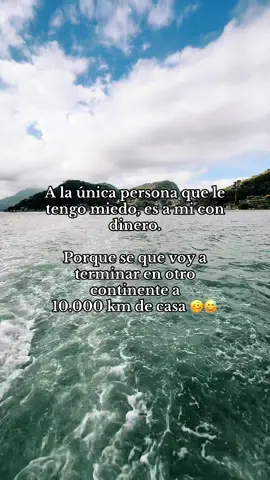 A la única persona que le tengo miedo, es a mi con dinero. Porque se que voy a terminar en otro continente a 10.000 km de casa 🥴😅 #fyp #humor #viajes #dinero #comedia 😎