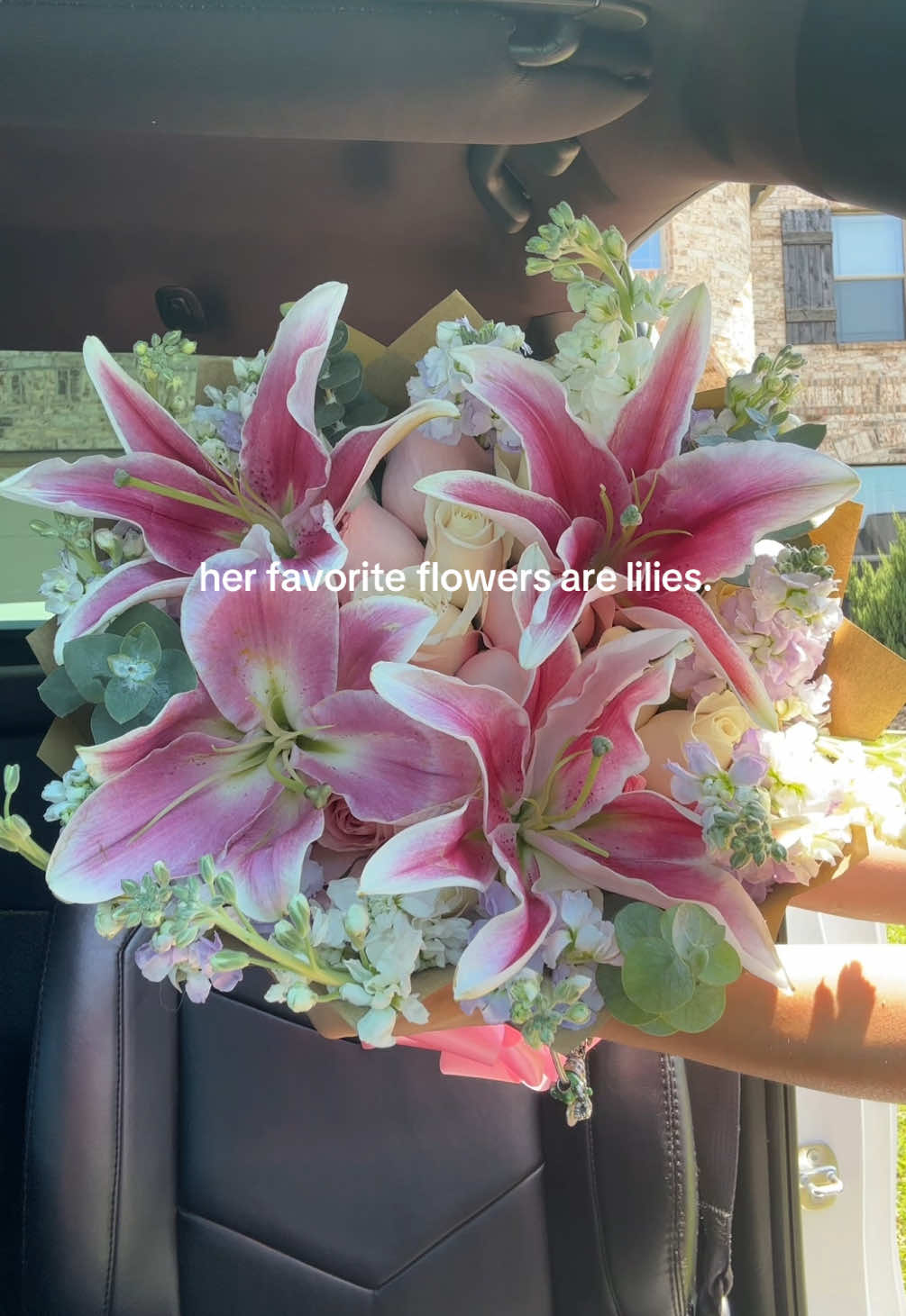 the prettiest flower ✨🌸🌱 insta: isabels_flores #isabelsflores #lilies #blooms #lilybouquet #girl #floristsoftiktok #lirios #trending #fyp #fy #flowers #coquette #gf #princesstreatment #Love 