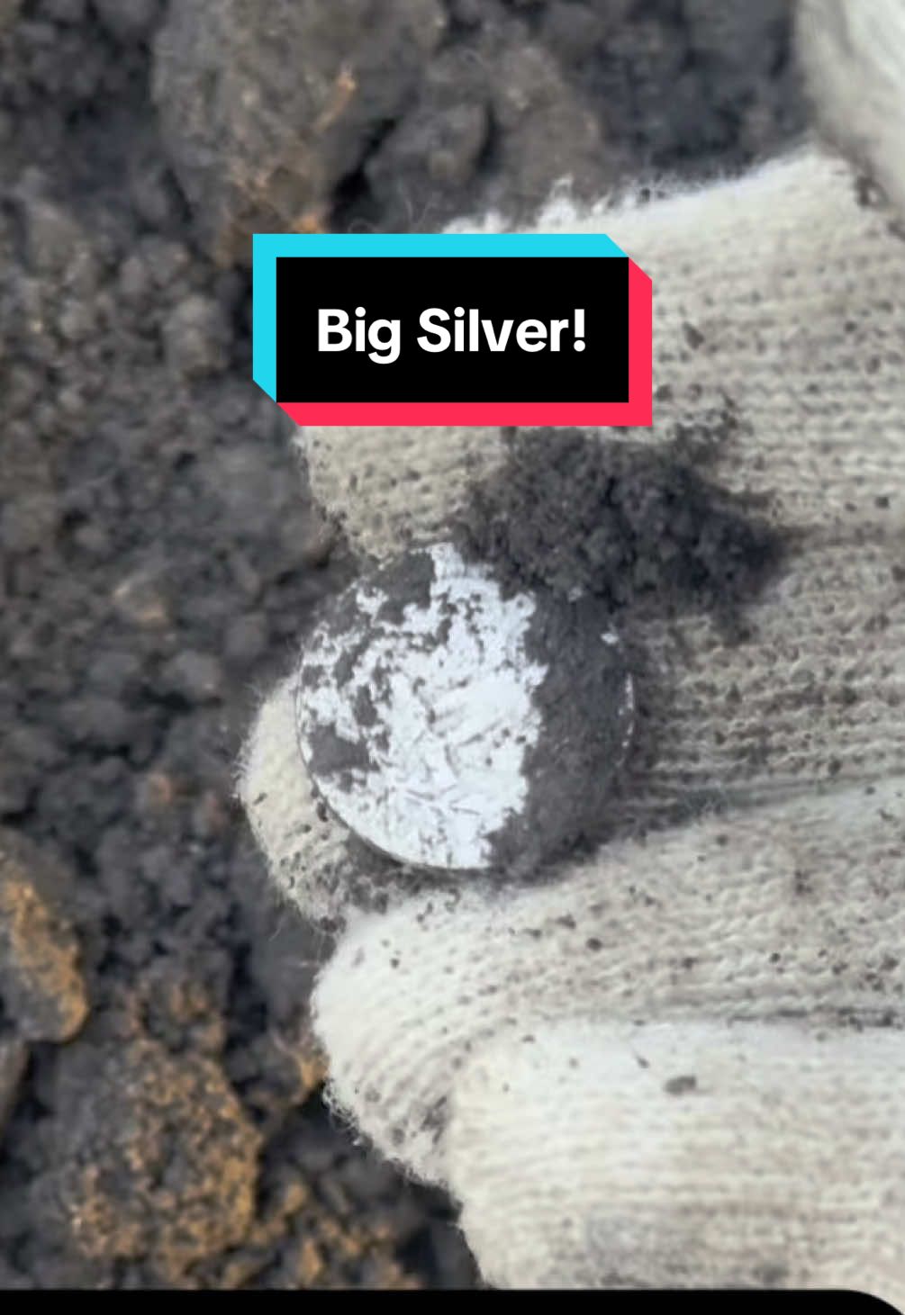 I Found a Cool Little Relic and 2 Old Coins, and one of Them is Big and Silver! #metaldetecting #metaldetectingfinds #hobby #dirtfishing #treasurehunt #treasure #coins #relics #silver 