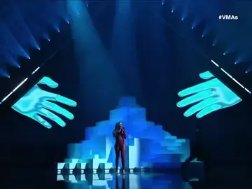 dia de vmas e infelizmente esse ano não teremos anitta. o importante é lembrar que ela fez história 🤍 #vmas #fy 
