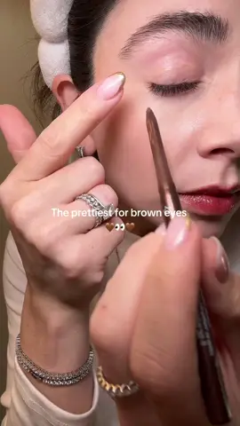 This is really the prettiest eye combo for brown eyes just simple and so elegant #BrownEyes #MakeupBrownEyes #EasySmokyEye #stila @Stila Cosmetics 