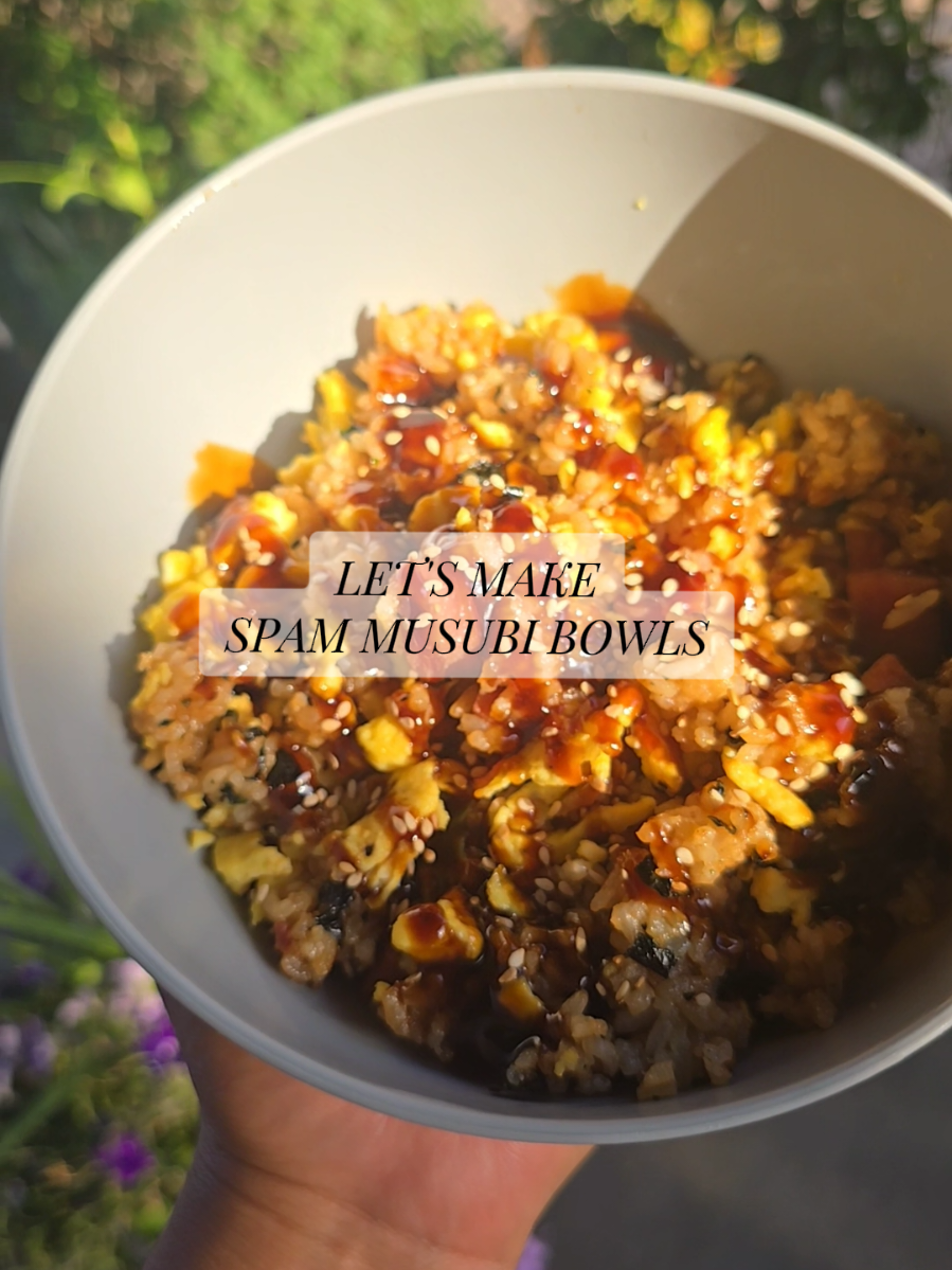 Easy Meal Idea for the Week: 《 SPAM MUSUBI BOWLS 》 -Cooked Rice- -Spam- -Eggs- -Seaweed- -Hoisin Sauce or Teriyaki Sauce- -Soy Sauce- 《GARNISH》 -Sesame seeds (optional)- -Green Onions (Optional)- . This recipe consists of using what I had in the kitchen, so tweak it however you like it 😂 but this is my favorite dish to make 😋  . I've also been using the 2 in 1 oil dispenser for a year and I love it! especially because you get more than the actual cooking sprays.  the original one i bought sold out so I found one similar and for an affordable price 🫶🏼 Check out my Showcase for a current sale or free shipping ✨️ . . . #cooking #ricebowl  #spammusubi #cookingoil #oildispenser 