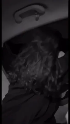يا نسمه دابعي شعره .. وردي لي شذى منه ..  وقوليلي عن اخباره وجيبيلي خبر عنه .. #الليل_وطلال_وشعري_الاسود🖤🖤 #اكسبلور_تيك_توك🌹🎶🎵  #طلالية_الهوى🎻