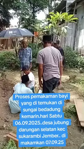 Proses pemakaman bayi yang di temukan di sungai bedadung kemarin.hari Sabtu 06.09.2025..desa jubung darungan selatan kec sukarambi Jember.. di makamkan 07.09.2025. Semoga berada di syurganya allah.dan semoga orang tuanya di beri hidayah...