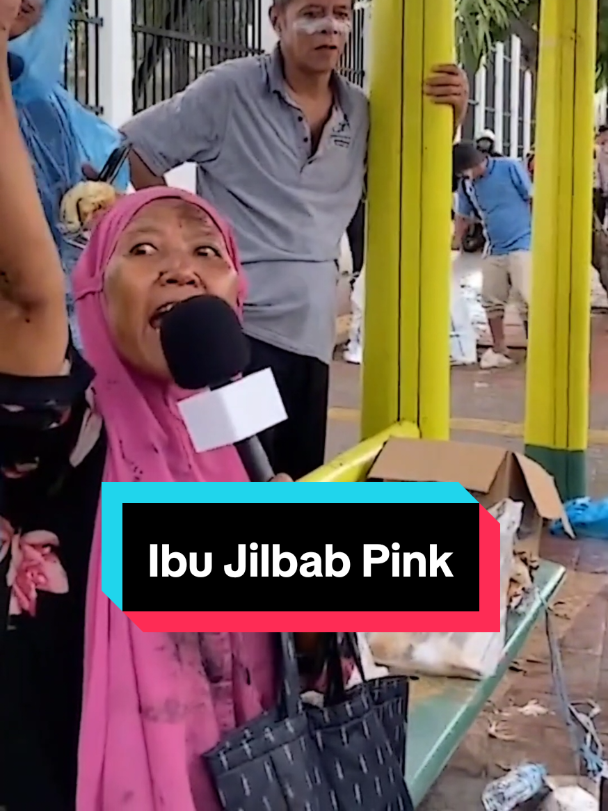 Hmm jadi maksudnya ? 🙈 ibu ibu jilbab pink menyuarakan siapa bu ? 😭 #prabowo #prabowosubianto #president #indonesia🇮🇩 #fyp 