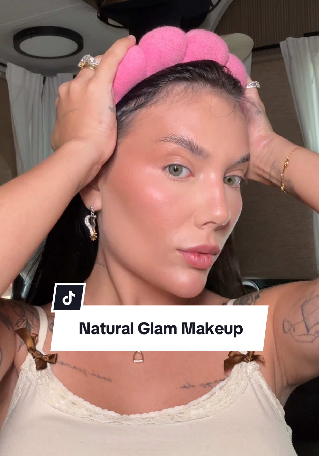 Minha maquiagem de sempre, só mudo a cor da máscara!!! #naturalmakeup #makeuptut #makeuptutorial #naturalglam #creatorsearchinsights 