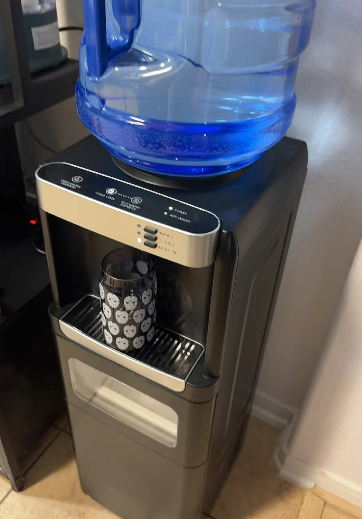 No my fridge doesn’t dispense water and the ice well, if you’ve seen my videos you know it’s basically an iceberg lol.  This is basically the whole package for those who don’t have a super fancy fridge or for an office! 🧊💦♨️ #waterdispenser #icemakermachine #cowsarwaterdispenser #tiktokshopcreatorpicks 