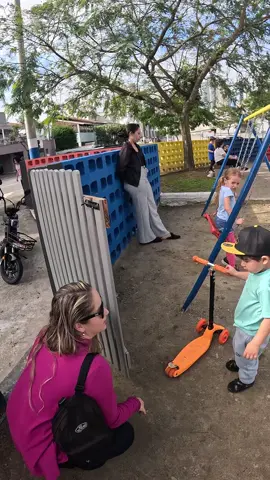 Dia a criança mentir de novo…