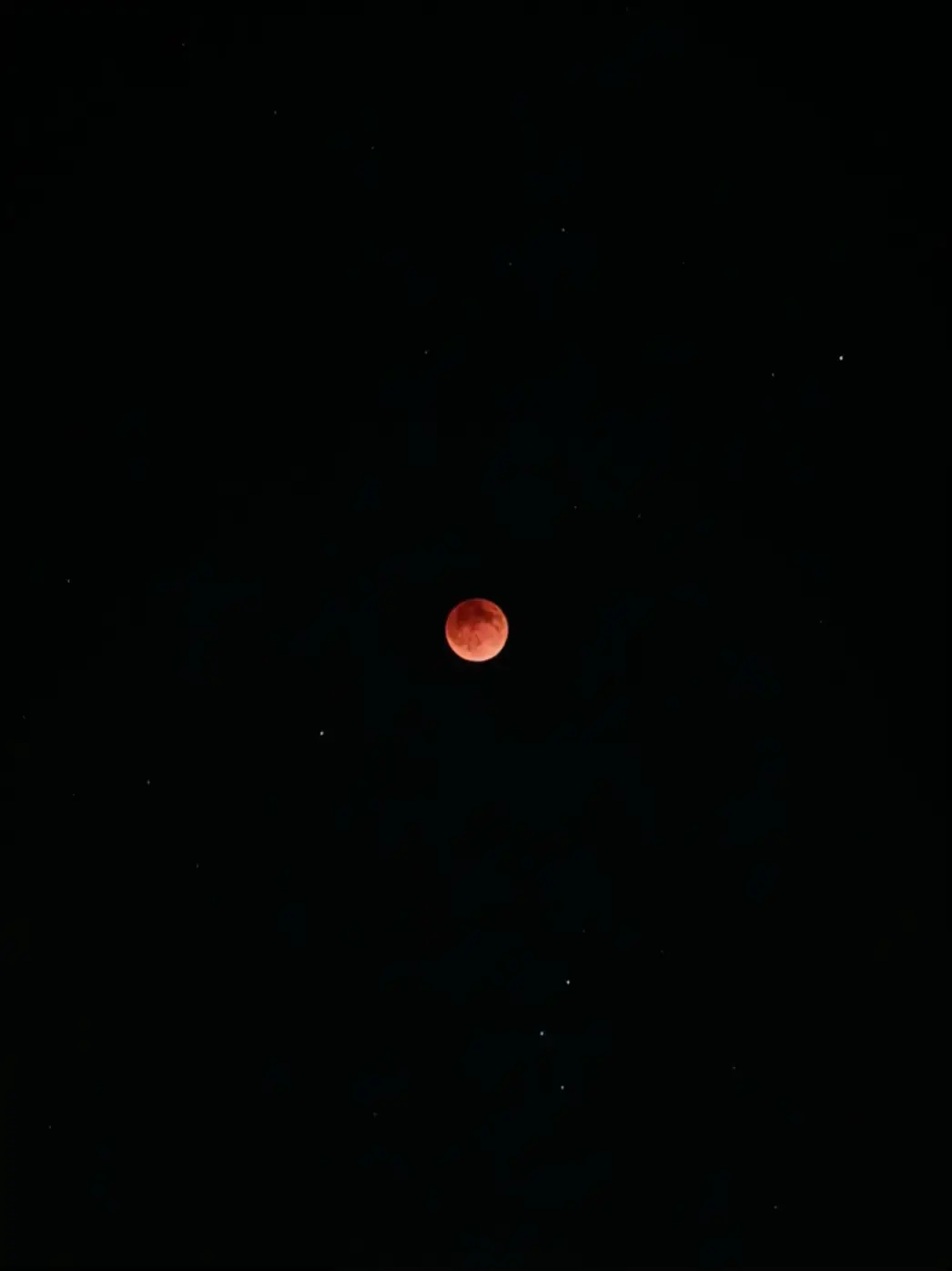 the blood moon inside my gallery. #bloodmoon #gerhanabulan #fullmoon #redmoon #moon 