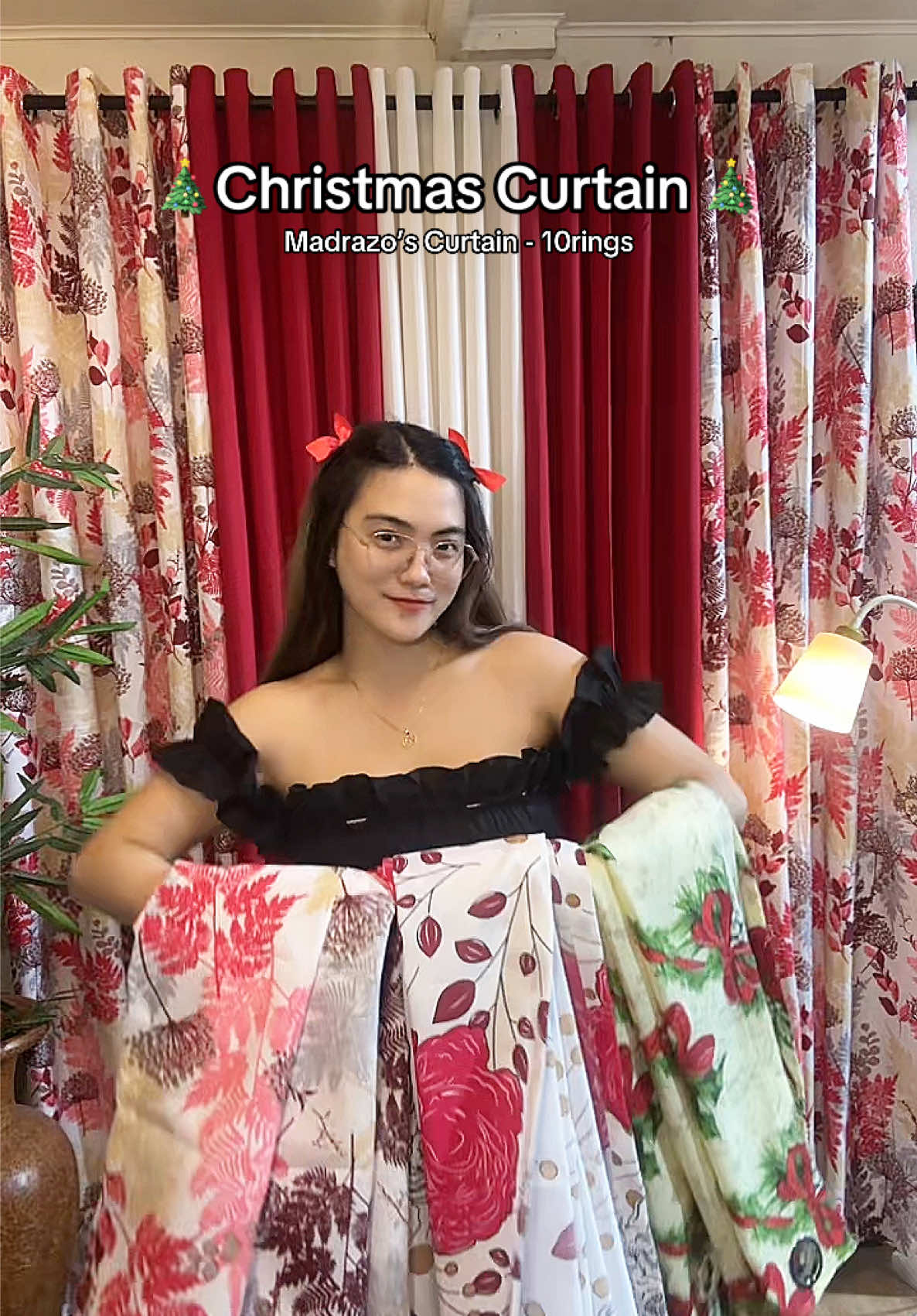 Christmas Curtain to make your Christmas merrier! #madrazocurtain #10rings #christmas #christmascurtain 