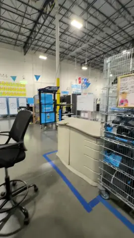 Amazon Got Everything In Their Brake Room… Arcade Games, Pool Table, Lookin Like A Whole Party In There Lol😂 Free Time For Me Right Now So Let Me Show You A Clip Of How Amazon Be Making Us Feel So At Home!🤙🏽 #amazon #amazondelivery #amazonprime #fyp #paratiiiiiiiiiiiiiiiiiiiiiiiiiiiiiii 