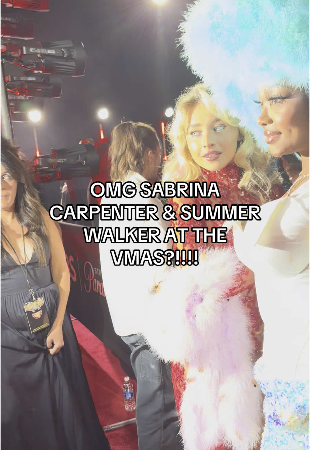 Omg because I now need a song from them two like yesterday?😭 #summerwalker #sabrinacarpenter #vmas 