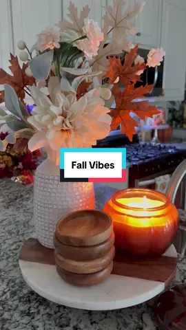It’s officially fall at my home!  Loving all the fall vibes! #falldecorating #fallaesthetic #autumnvibes🍁 