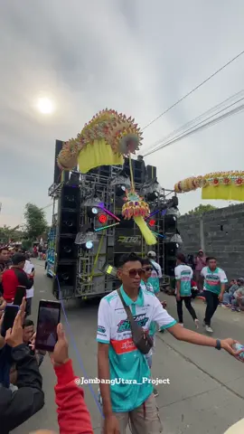 Dita Audio ✨ @𝘿𝙄𝙏𝘼 𝘼𝙪𝙙𝙞𝙤.🐻‍❄️ feat kak @ValenWijaya✨  #karnavalcinandang  #carnivalcinandang2025  #soundsystemjatim  #fypシ゚  #mojokerto24jam 