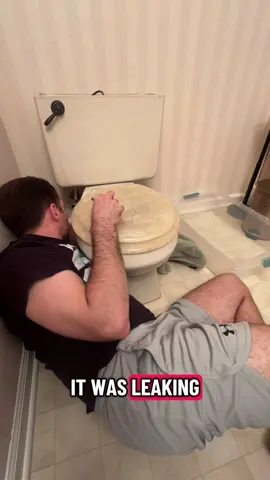 Our guest toilet would leak right before we’re about to throw a house warming party 😂 anyway what of do we think of the new bougie 💩er ?! #homeimprovement #renovation #diyhomeimprovement #renovationseries 