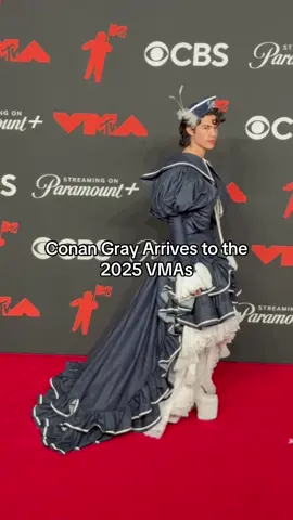 #ConanGray came prepared to serve a look at tonight’s #VMAs. The star wore a nautical-inspired ensemble by designer #ErikCharlotte. Head to the link in bio to see more from tonight’s award show. 