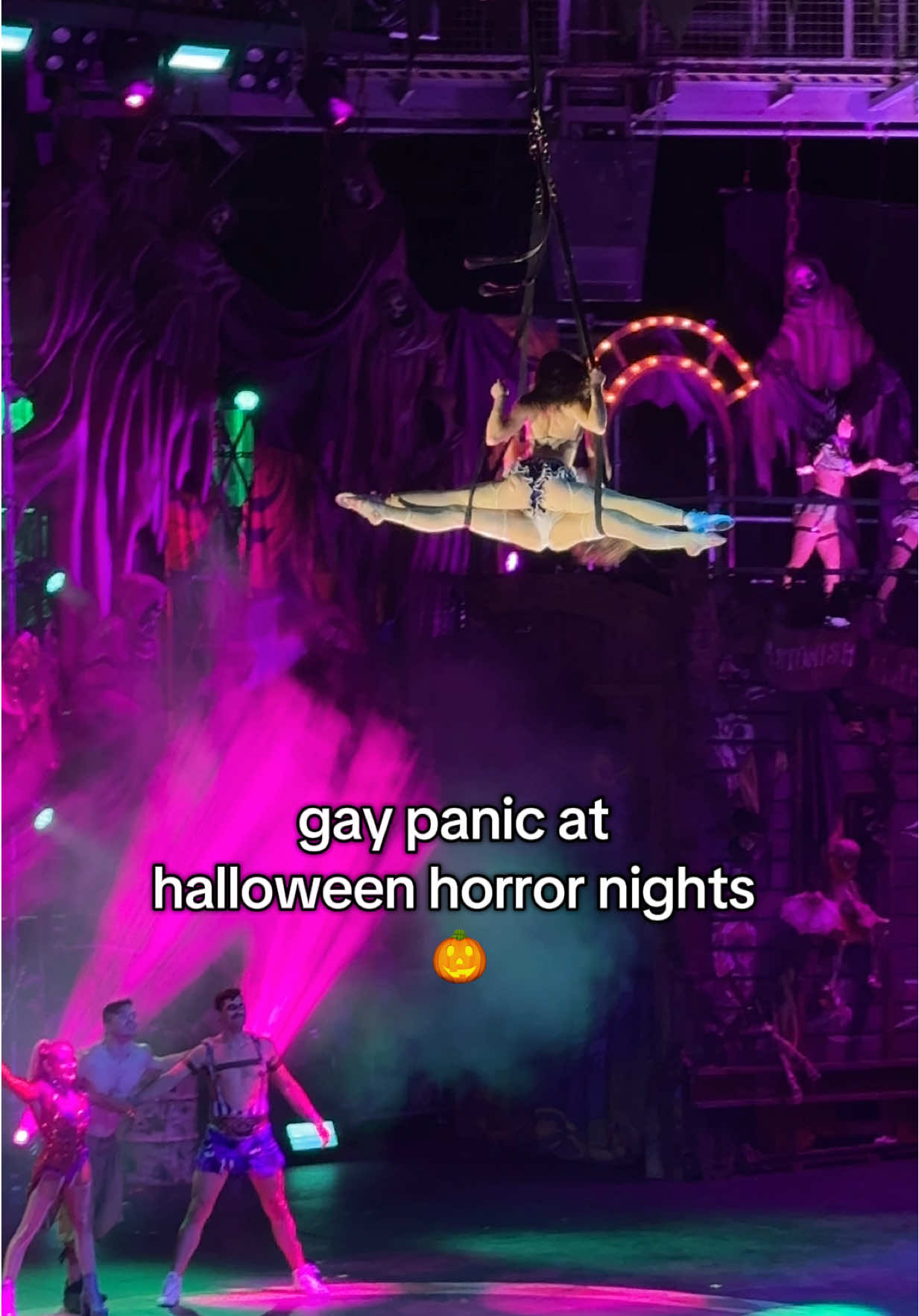 so this was hot #halloweenhorrornightsorlando #hhn #nightmarefuelnocturnalcircus #halloweenhorrornights 