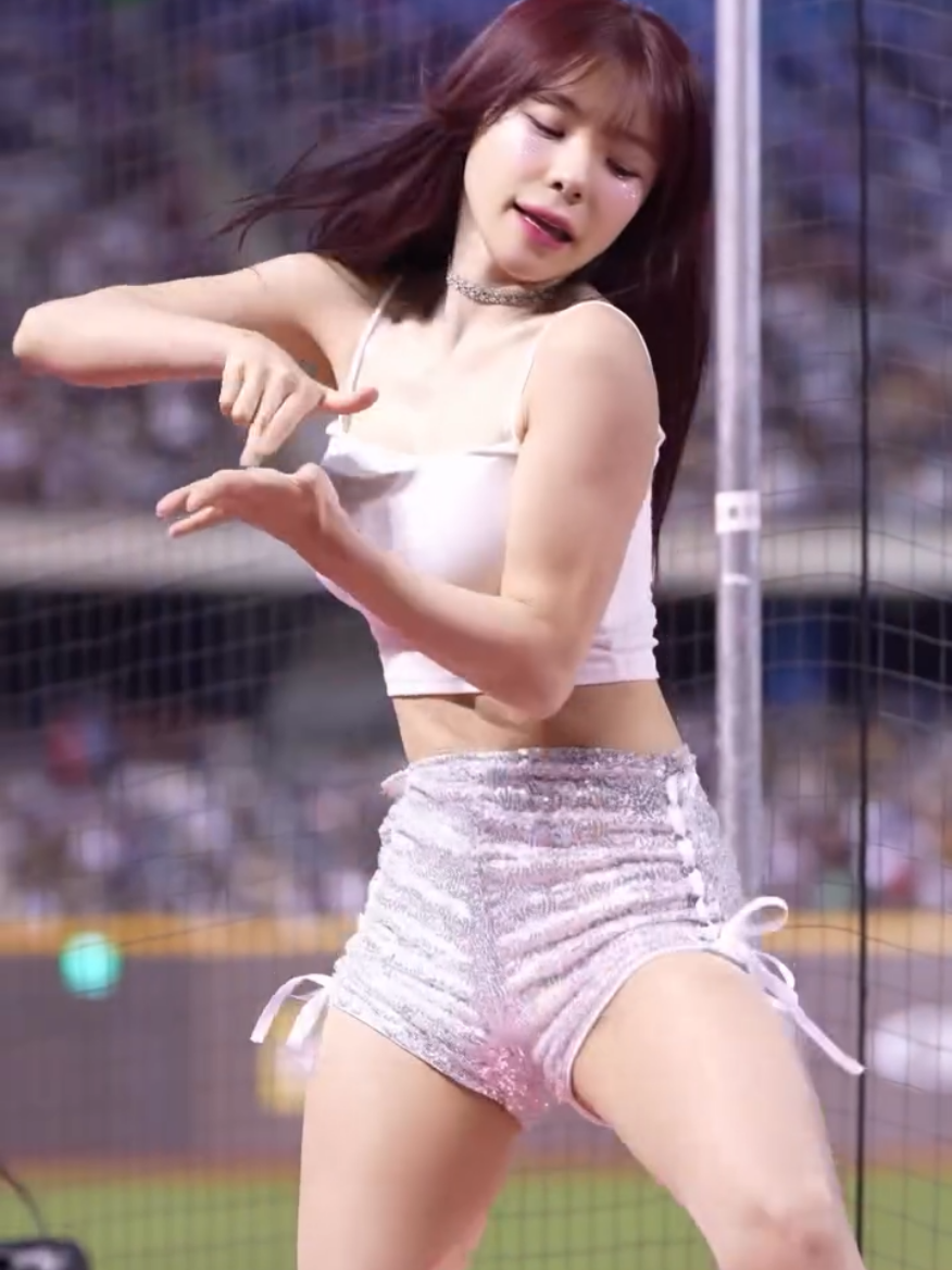 Want to dance to this tune?#DanceVibes #FYP #KpopDance#tiktok 