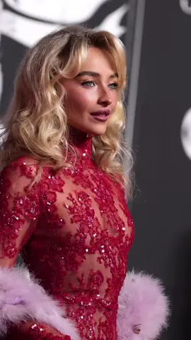 Sabrina is the moment! Not sorry about it!  Sabrina Carpenter caught our attention at the 2025 MTV VMAs. 💄 (📸: Getty) #SabrinaCarpenter #VMAs #RedCarpet #Fashion 