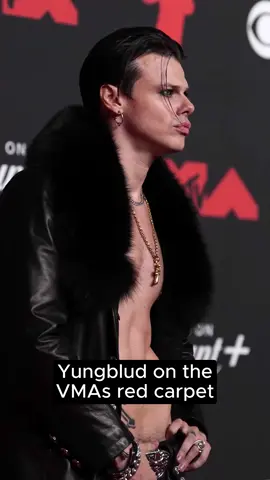 Yungblud on the 2025 VMAs Red Carpet 🔥  (Footage: Brian Craig/Getty Images) #yungblud #yungbludarmy 
