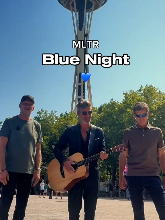 Playing Blue Night under the clear Seattle sky with the Space Needle watching over us 🌞🎶