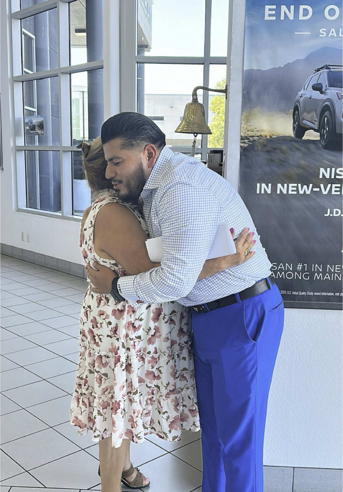 🚗✨ ¡Otra historia de éxito en nuestras 5 agencias de autos nuevos! ✨🚗  El FamoSISImo con mas de 13 anos apoyando a nuestra gente!!!  Mi Tere vino en busca de un auto usado… hablamos, dialogamos y fue súper flexible con la marca. 🙌 ¡Le encontramos una promoción increíble, con las mejores ofertas, garantía incluida y apoyo en mantenimiento! 🔧🔝 Y sí… ¡se cerró el negocio WOW WOW WOW! 🎉 Tere nos entregó su Hyundai con más de 300,000 millas 😱 y salió manejando feliz en su nuevo carro. 🚘 Ahora te toca a TI… ¿Listo para tu próximo auto? 📲 ¡Contáctanos hoy mismo! #AutoUsado #OfertaDelDía #ClienteFeliz #GarantíaIncluida #VehículosConfiables #wowwow 