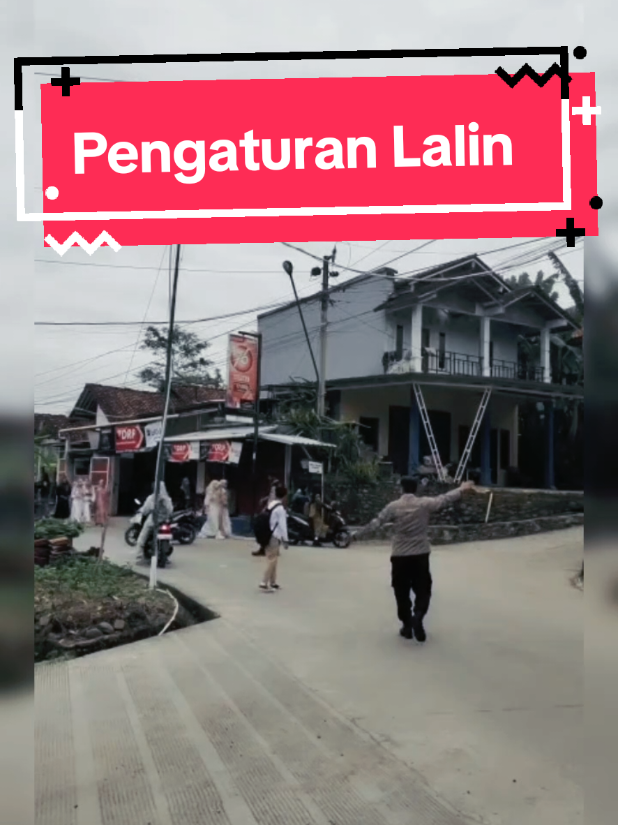 Personil Polsek Sadang melaksanakan giat AG pagi Di Simpang empat Nyai Ibu,Arus lalin aman lancar,Senin(08/09/2025)pagi.#masukberanda #viral #polri #polrihadir #CapCut 