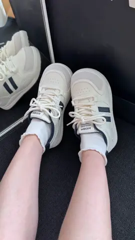 #tiemgiaylona #giaysneaker #giaythethaonu #reviewgiay 