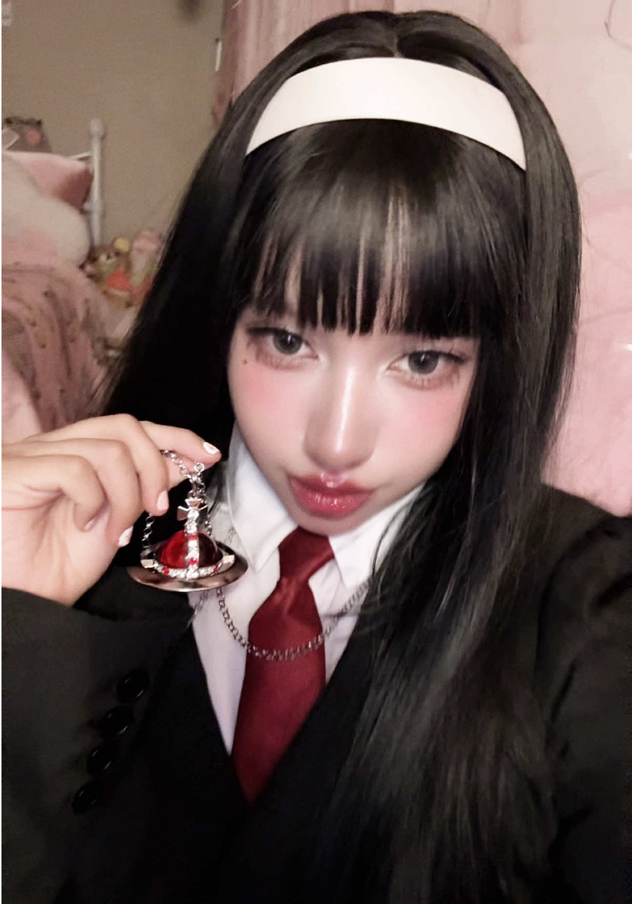 I just wanted to show off my chain. I met a few girls that recognized my jewelry for Nana ♡⸜(˶˃ ᵕ ˂˶)⸝♡  #tomiejunjito #junjiitotomie #tomiecosplay #viviennewestwood 