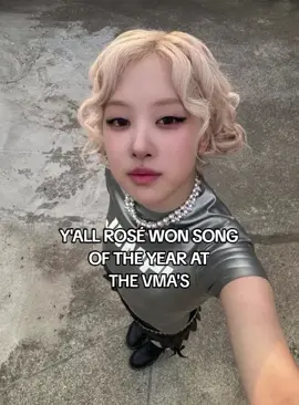 ROSÉ IM SO PROUD OF YOU I LOVE YOUUUUU!!!  @ROSÉ @blackpinkofficial  #vma2025 #rosé #songoftheyear #APT #roséblackpink 