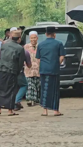 ketawadhuan santri BAD kepada KH As ad Al Hafidz