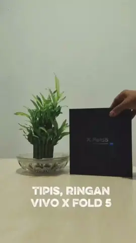 Redefine ease with Ultimate Design, vivo's Lightest Foldable phone✨ Foldable yang punya design ciamik, baterai terbesar dikelasnya dengan desain paling tipis😎 Segera kunjungi store vivo kesayangan kamu dan bawa pulang benefit menarik: ✅ vivoCare+ Garansi Tambahan 12 bulan dengan total 24 bulan + Garansi Layar 12 bulan senilai 799rb ✅ vivo Membership (Pergantian anti gores & softcase) senilai 200rb ✅ Vast Finance, bunga 0% hingga 12 bulan ✅ Cicilan melalui Kredivo & HCL, bunga 0% hingga 12 Bulan ✅ Program Bundling e-SIM XL, Kuota up to 120GB #SoLightSoStrong #JustFoldIt #FoldKamuBisaGiniGa #vivoXFold5 #XFold5_KALUT