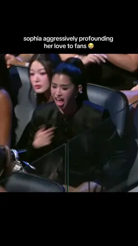 she’s so 😭 #katseye #VMAS #fyp @KATSEYE 