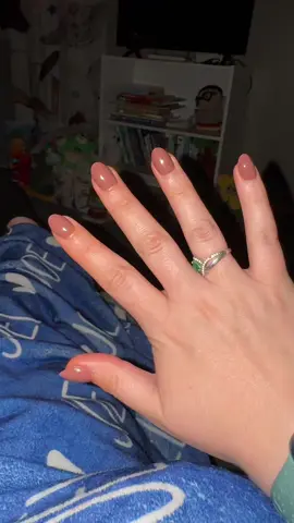 I don’t think I’m ever going back to the nail salon… 😅 I was doing my nails at home, but these are SO much easier!! #glamnetic #pressonnails #nailsathome 