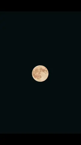 The moon is beautiful tonight! #fullmoon #photographer 